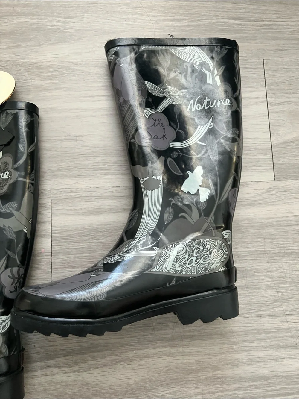 Sakroots Black Floral Rain Boots Size 6 Waterproof Rubber Buckle Mid-Calf